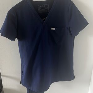 Figs navy scrub set